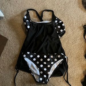 Women’s size XXL (fits like an XL) tankini.